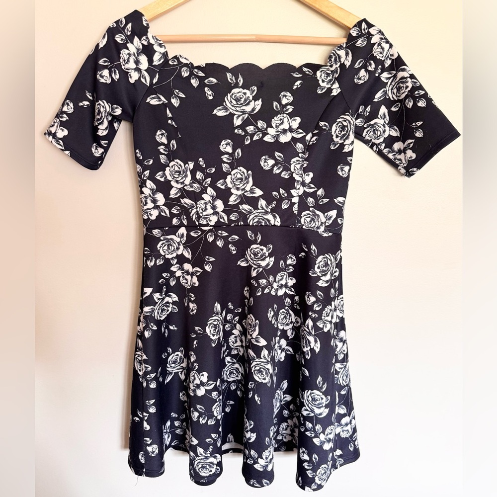 Nine Britton Navy White Floral Dress Scalloped Neck Fit & Flare Medium USA